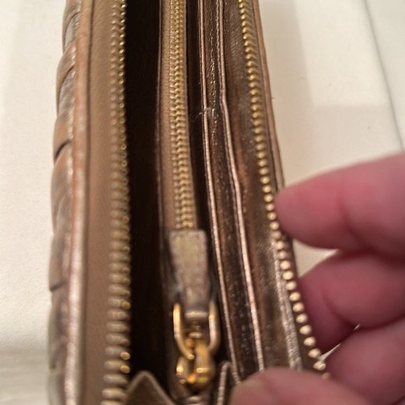 MIU MIU gold leather wallet with top zipper . - Picture 10 of 15